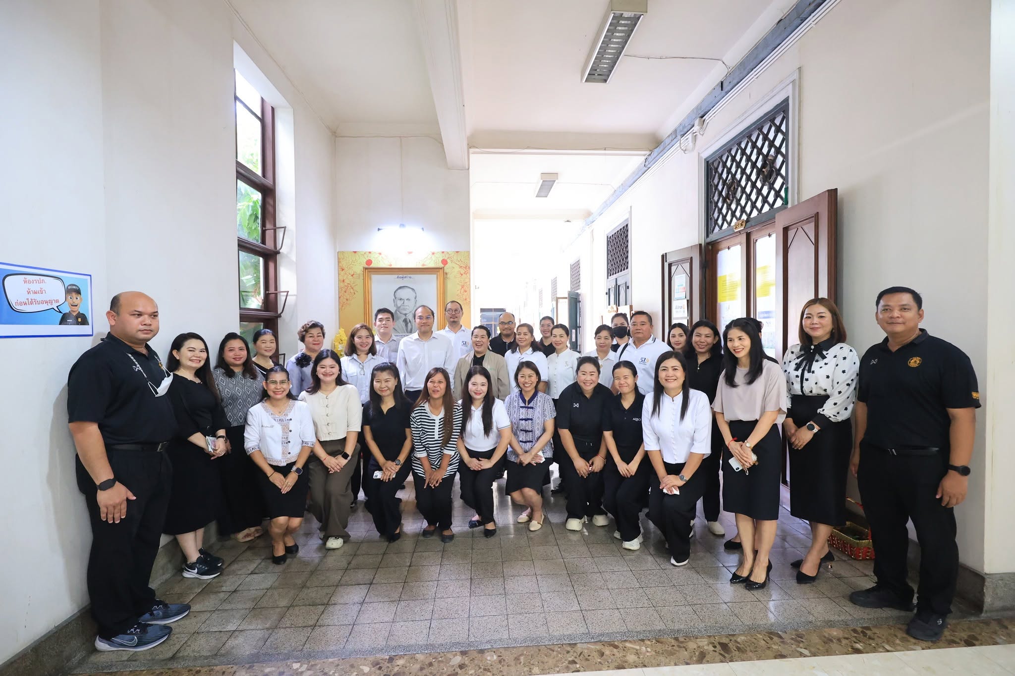 title - ผู้อำนวยการสำนักบริหารกลาง ส.ป.ก. สักการะสิ่งศักดิ์สิทธิ์ประจำ ส.ป.ก. เนื่องในโอกาสเข้ารับตำแหน่งใหม่ 